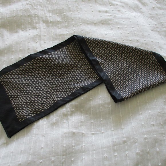 Tan & black oblong scarf - Picture 2 of 5